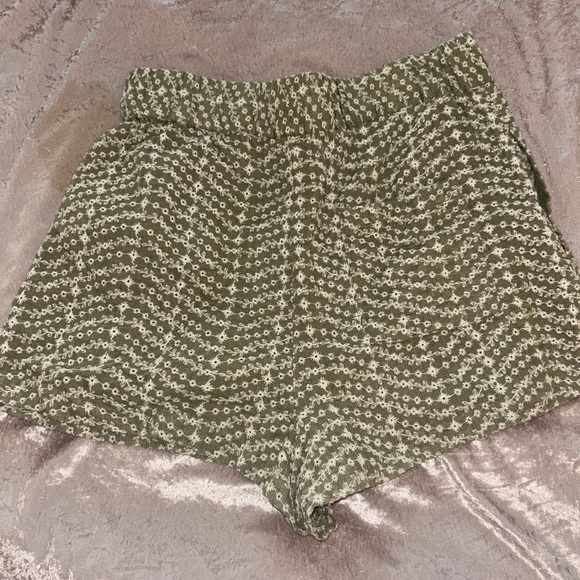 Olive Patterned Women's Shorts - Picture 2 of 2